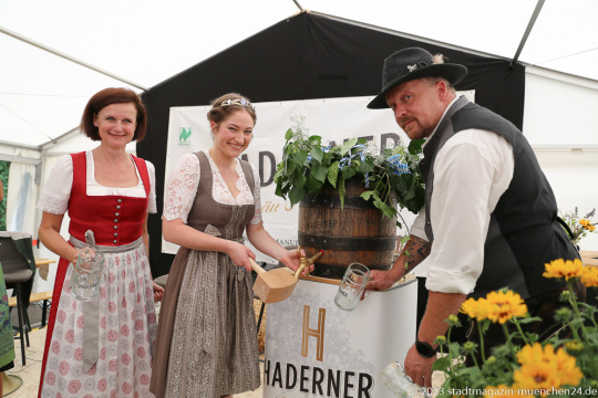 Marta Girg, Mona Sommer, Thomas Girg (von li. nach re.), Eröffnung Haderner Bräu in München- Hadern 2023
