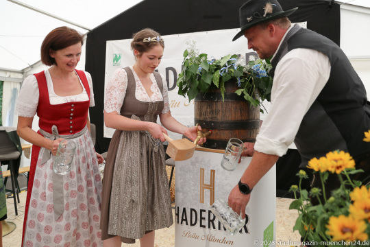 Marta Girg, Mona Sommer, Thomas Girg (von li. nach re.), Eröffnung Haderner Bräu in München- Hadern 2023