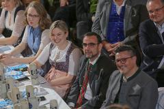 Katharina Schulze (2. von li.), Klaus Holetschrk (2. von re.)