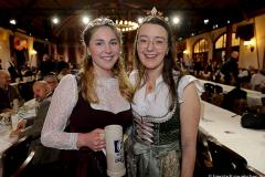 Linnea Klee und Lisa Lehritter (re.)